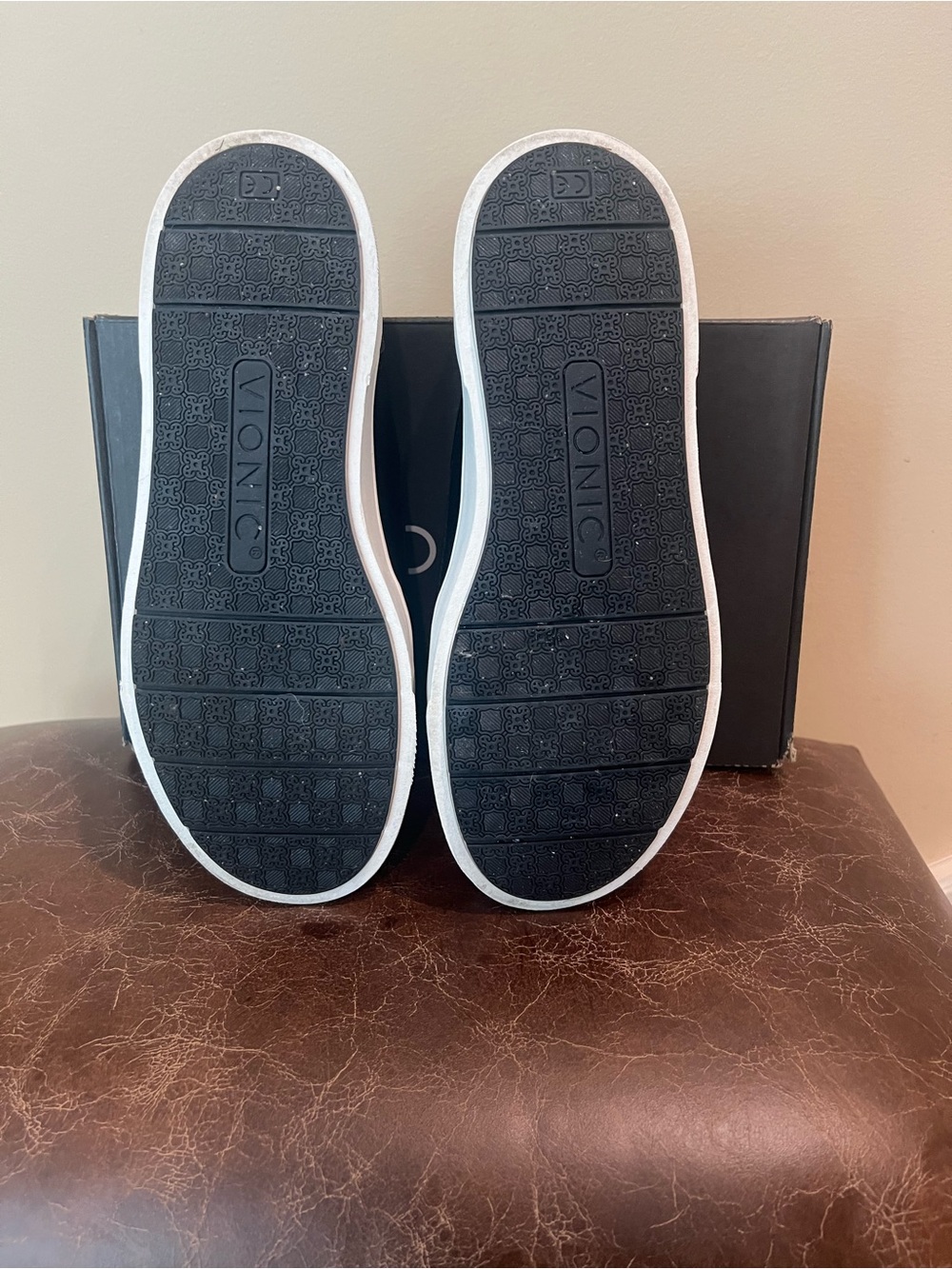VIONIC “Kimmie” Leather Loafers - Picture 3 of 6